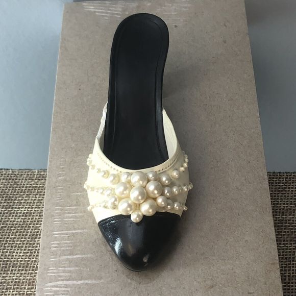 Raine - Just the Right Shoe “Pearl Mule” - Picture 6 of 9